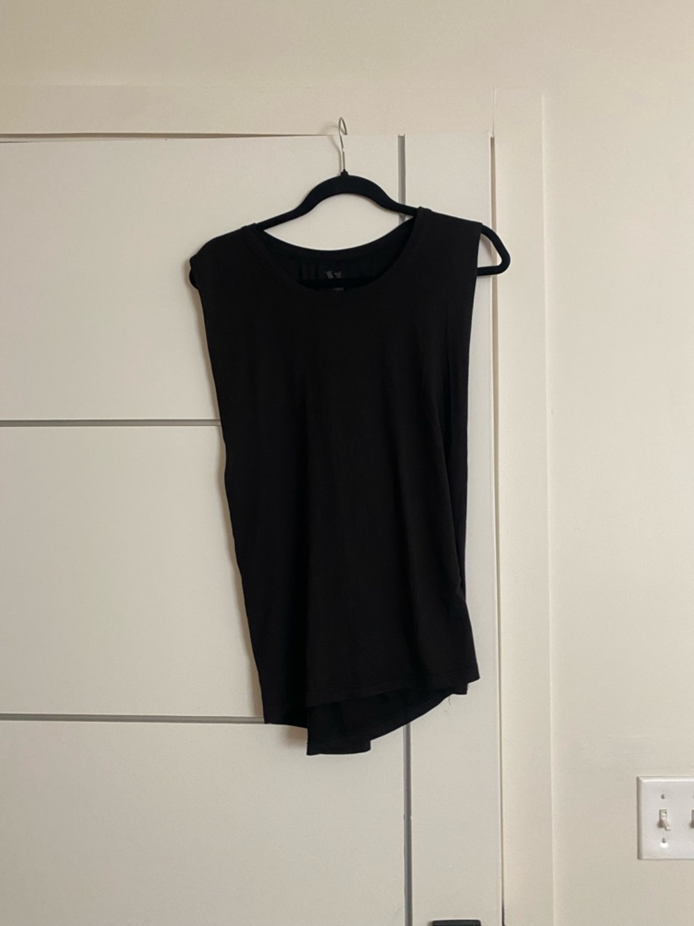Vouri workout tank top - Picture 3 of 3